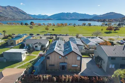 Image de Stunning Lake View Apartment #1 - 3bed, 3bath, only 2 minutes walk to Lake & Town