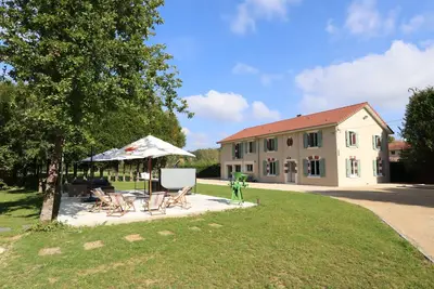 Image de Superbe maison avec bain à bulles et billard