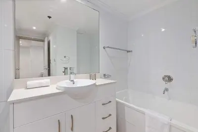 Image de Inner-city Stay with Pool and Gym Access