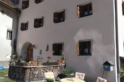 Image de Cozy apartment in a historic farmhouse.