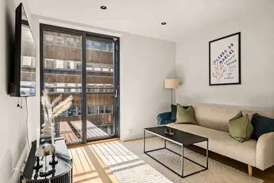 Image de Downtown Modern Apartment - Two Bedrooms!