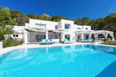 Image de House Romero In Es Cubells Ibiza 6 Rooms And Bathrooms And Amazing Sea View