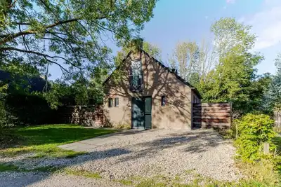 Image de Stijlvol vakantiehuis met hottub en sauna