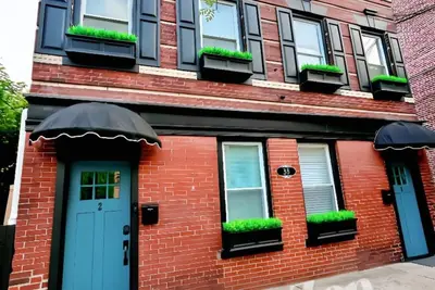 Image de Beautiful combined 5-bedrooms in  Montclair with a 4 min walk to Nyc train