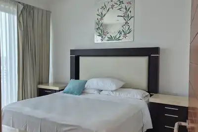 Image de Cosy apartment  close to the beach, and restaurants with a partial ocean viuw.