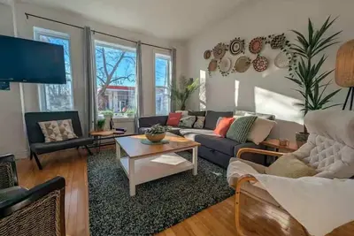 Quartier branché | 9 pers • 2 ch • Clim• 2 parking