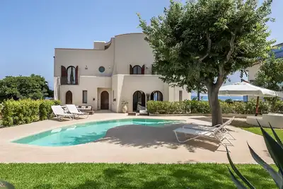 Image de Villa Schisò, exclusive location for 12 people, in front of the sea with pool.