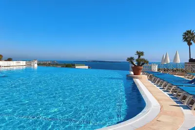 Image de Rez de jardin dans residence de standing avec piscine proche plage