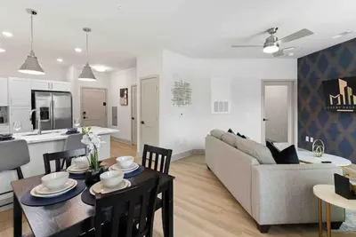 Upscale Living 5 Min From Downtown