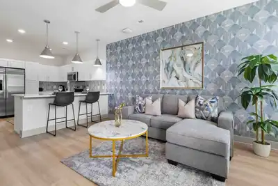 Blissful Living 5 Min From Downtown