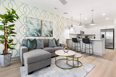 The Ivy Living 5 Min From Downtown