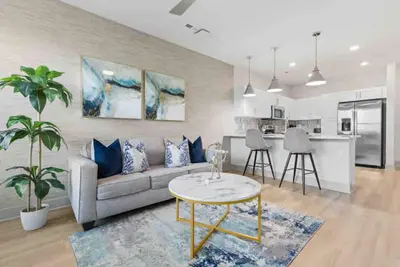 Luxe Living 5 Min From Downtown