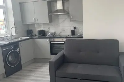 Image de Stylish 1- Br  Apartment in Denton + Free Parking  Steps from Shops & City Links