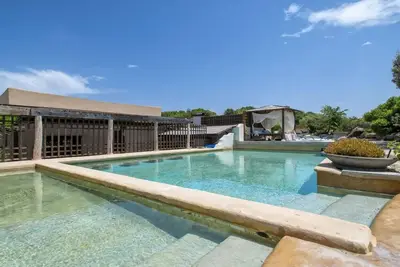 Image de Essenthia - Id 3 - Neuf Chambres Appartement, Couchages 18