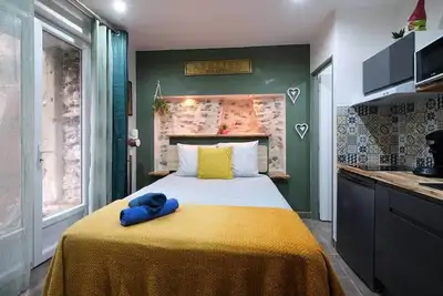 Image de Studio Cosy avec Clim Cour Privative – Proche Cité