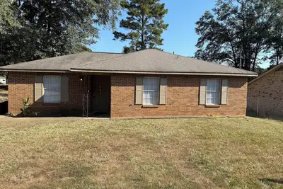 Image de Welcome to our 3-bedroom, 2-bath getaway just minutes from Montgomery Airport!