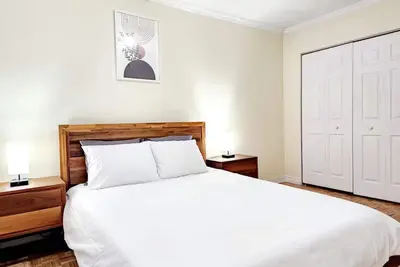 Image de Stylish 2br | Steps from Metro & Mont-Royal