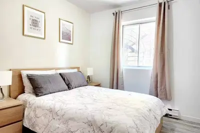 Image de Chic 2br | Walk to Old Port, Metro & Attractions