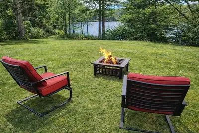 Image de Lakefront townhome on Tripp Lake in the Adirondacks, minutes from Gore Mountain skiing, Lake George, hiking, kayaking, and year-round outdoor adventure.