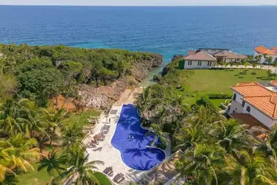 Image de Paradise Found At Key Hole Bay -  Beach with pool