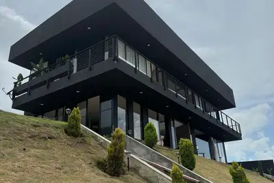 Image de Luxury country house facing Lake Calima