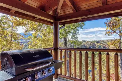 Image de Cozy Cabin with Amazing Views! Sleeps 8! Private Hot Tub! Resort Pools/Mini Golf