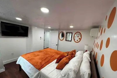 Image de Rise & Shine-Mid Mod House-FirePit-HotTub-Sleeps10