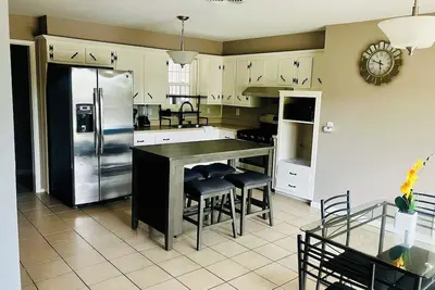 Image de Stylish 3br House – Prime Location Near Ou & Shops