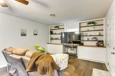 Image de 6 Mi to Dtwn Pensacola: Family-Friendly Gem!