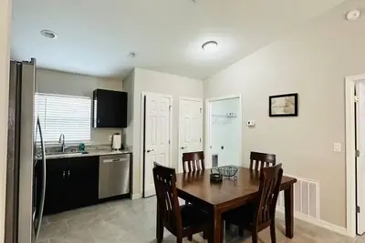 Image de La Bajia -3 Br home Minutes away from Wec, Obs, Fast & Hits. Located on W Hwy 40