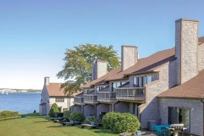 Image de Coastal Escape: 2-Bedroom Suite at Wyndham Newport Overlook