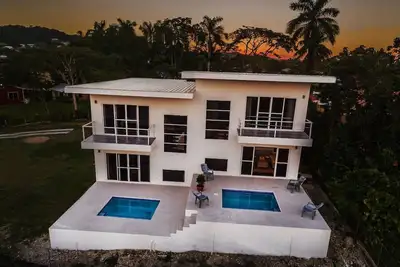 Image de Suzie`s Hilltop Villa 2