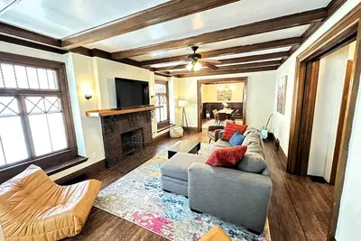 Image de Spacious Allentown Retreat, Porch + Walkable Location, King Bed + Sauna