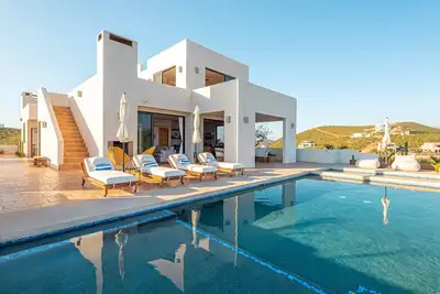 Image de Pacific Paradise Luxury Home from Sunrise to Sunset, the View Never Ends!