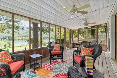 Image de 25% Off - Cozy River Retreat - Hot Tub ~ Family Fun ~ Fire Pit