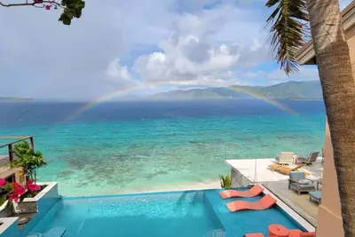 Image de Private beach with infinity pool