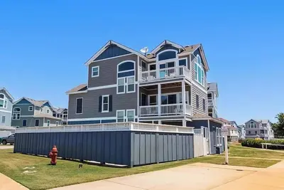 Ebb & Flow: Private Pool, Hot Tub, Close to Beach