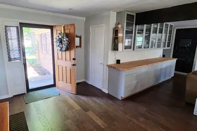 Image de Constitution House - Real Coil Spring Beds, Hot Tub, River Views & Fast WiFi