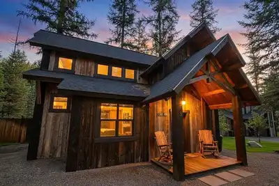 Image de Bison Ridge Cabin #3 | Pets Welcome | 3br Getaway w/ Hot Tub, Fire Pit & Grill | Sleeps 8!