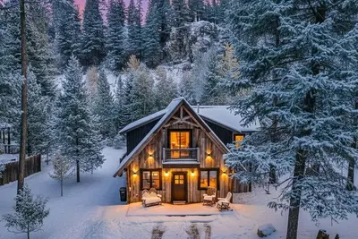 Image de Bison Ridge Cabin #5 | Pets Welcome | 4br Getaway w/ Hot Tub, Fire Pit & Grill | Sleeps 10!