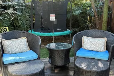 Image de 2 bedroom bungalow with hot tub!