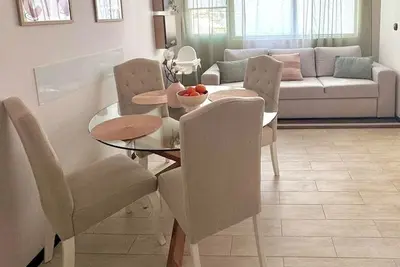 Image de 2br Haven - Steps from the Mall