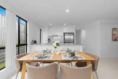 Image de Whispering Pines - Stylish 3br Duplex close to M1