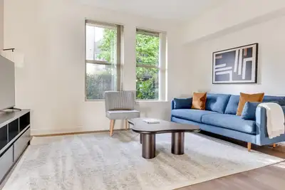 Image de Blueground | Northwest Bellevue, balcony, nr Bellevue Park