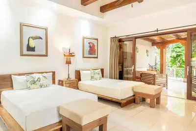 Image de Tropical Beachfront Oasis