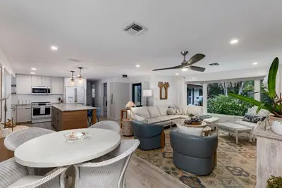 Image de Sanibel Getaway: Spacious House with Pool, Bikes & Island Charm