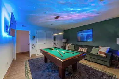 Image de Massive Multi-Unit Home, Sleeps 25, 2 Car Garage