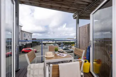 Image de 12 Ocean One boasts a private balcony offering breathtaking sea views