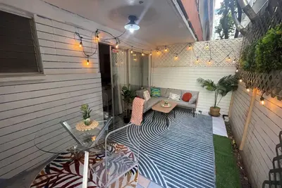 Image de Cozy 2-bedroom condo in Center of Waikiki with the pool and spacious lanai