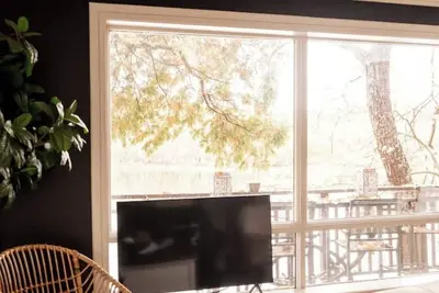 Image de The Muskoka Nest – A Lakeside Treehouse Retreat